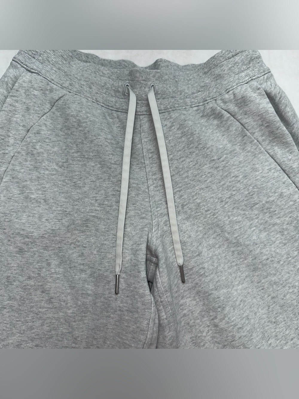 Lululemon Scuba Mid-Rise Wide-Leg Pant Short Size M Ultra Light Grey 30” Inseam - Picture 2 of 10